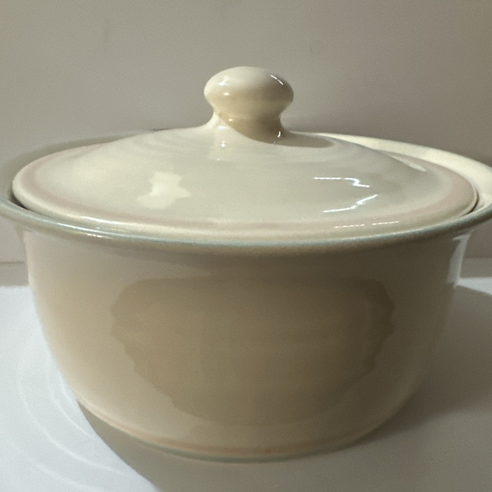 Vintage Pfaltzgraff Aura Pink 2Qt Stoneware Casserole Dish 9", with Lid #318 USA